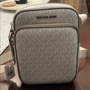 Michael Kors fight bag